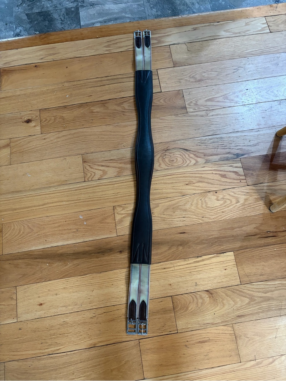 contoured leather girth